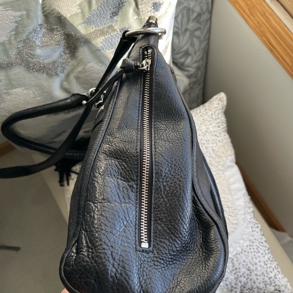 DKNY beautiful Black thick Leather Handbag - Picture 14 of 15